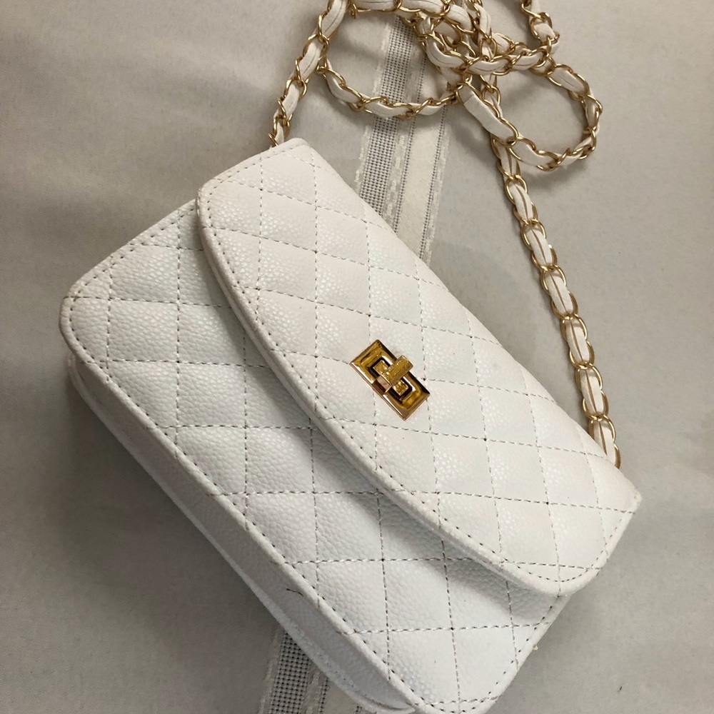 7x2x5 inch leather like purse